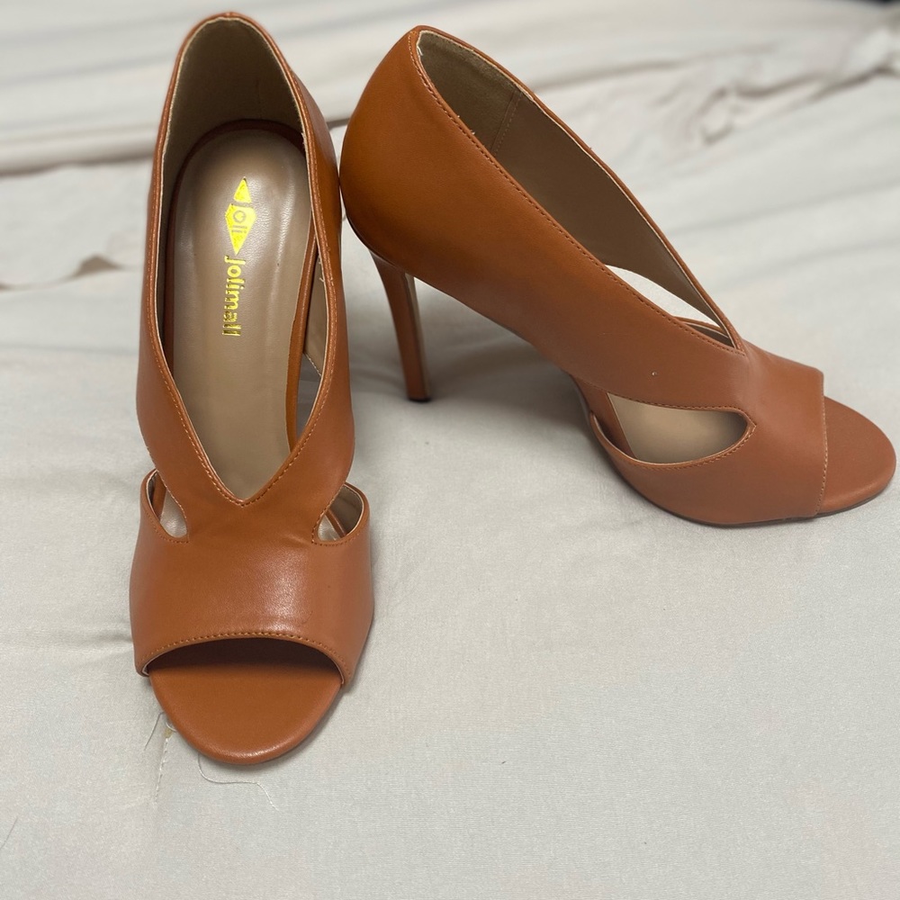 BRAND NEW fashion sandals! 4’ heel.  Super sexy!